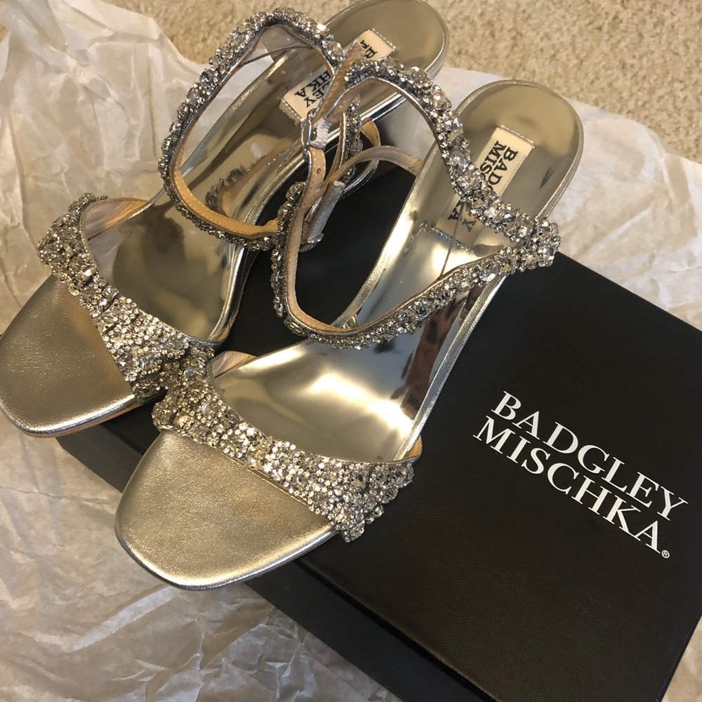 NEW! Badgley Mischka Gali Embellished Leather Wedge Sandals(Silver: Size 8)